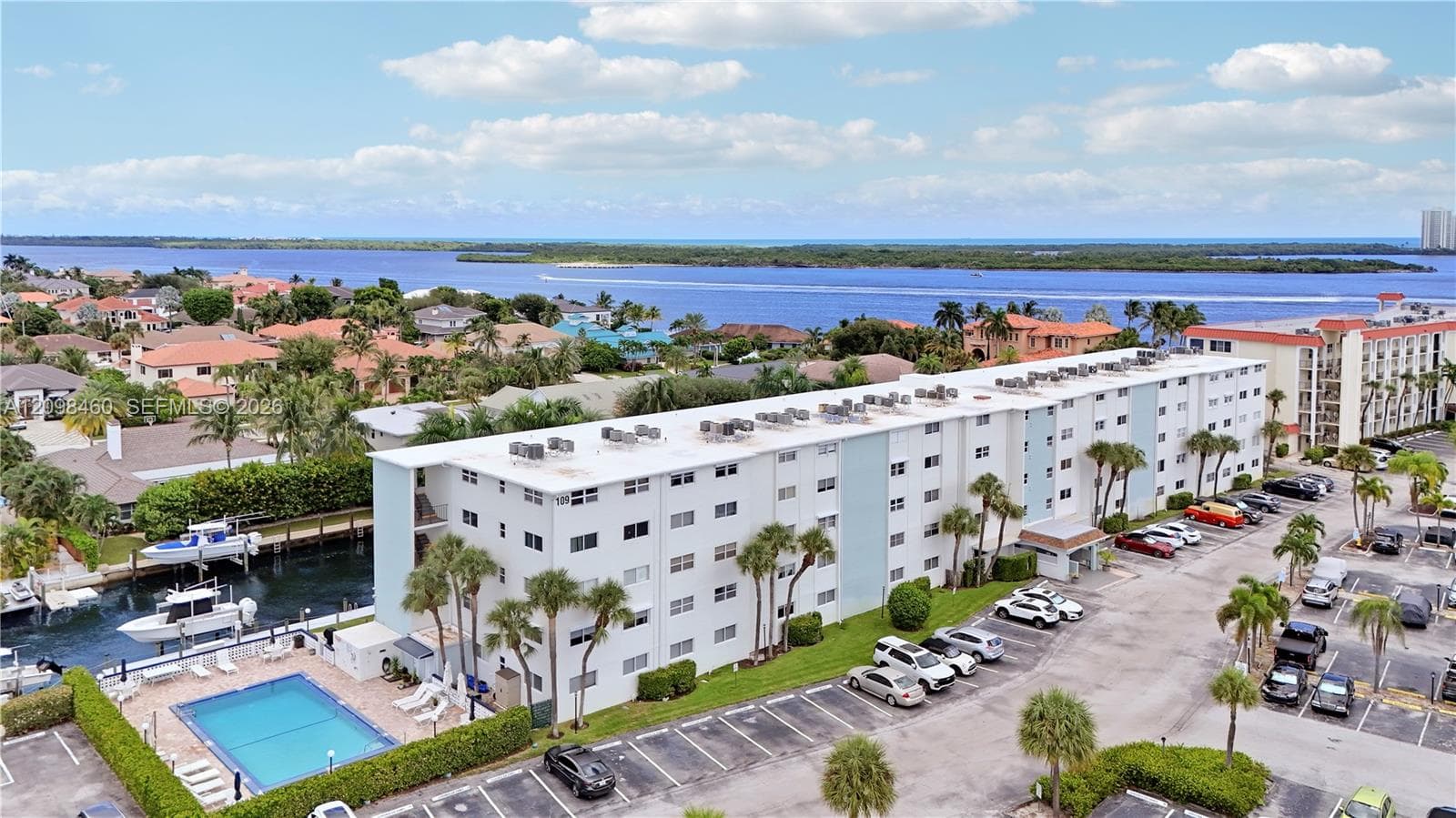 109 N Paradise Harbour Blvd 406 photo 3