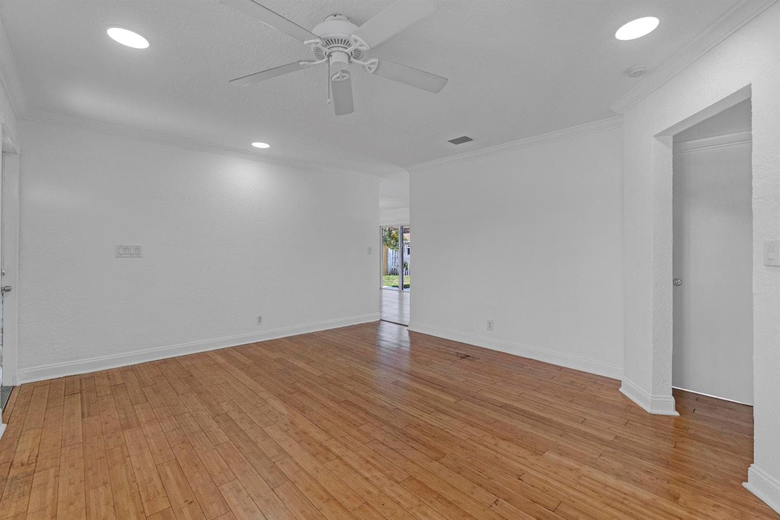 1820 NW 33RD Street photo 23