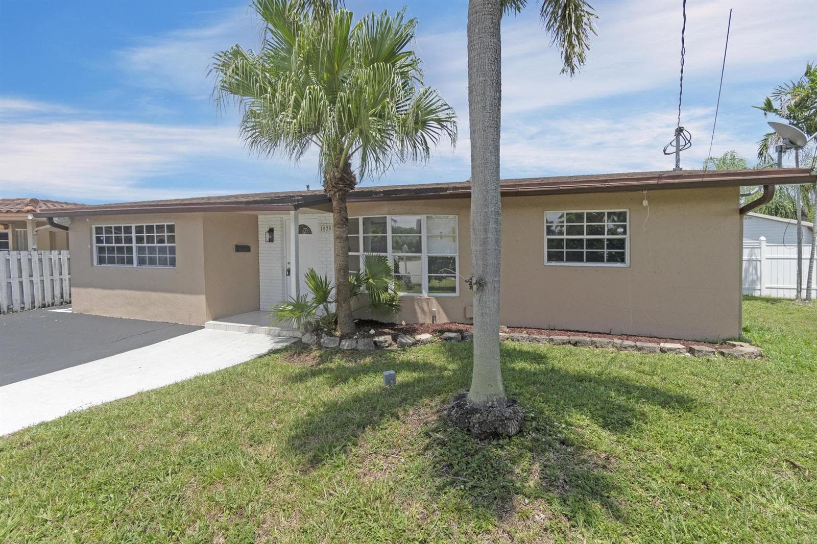 1820 NW 33RD Street photo 2