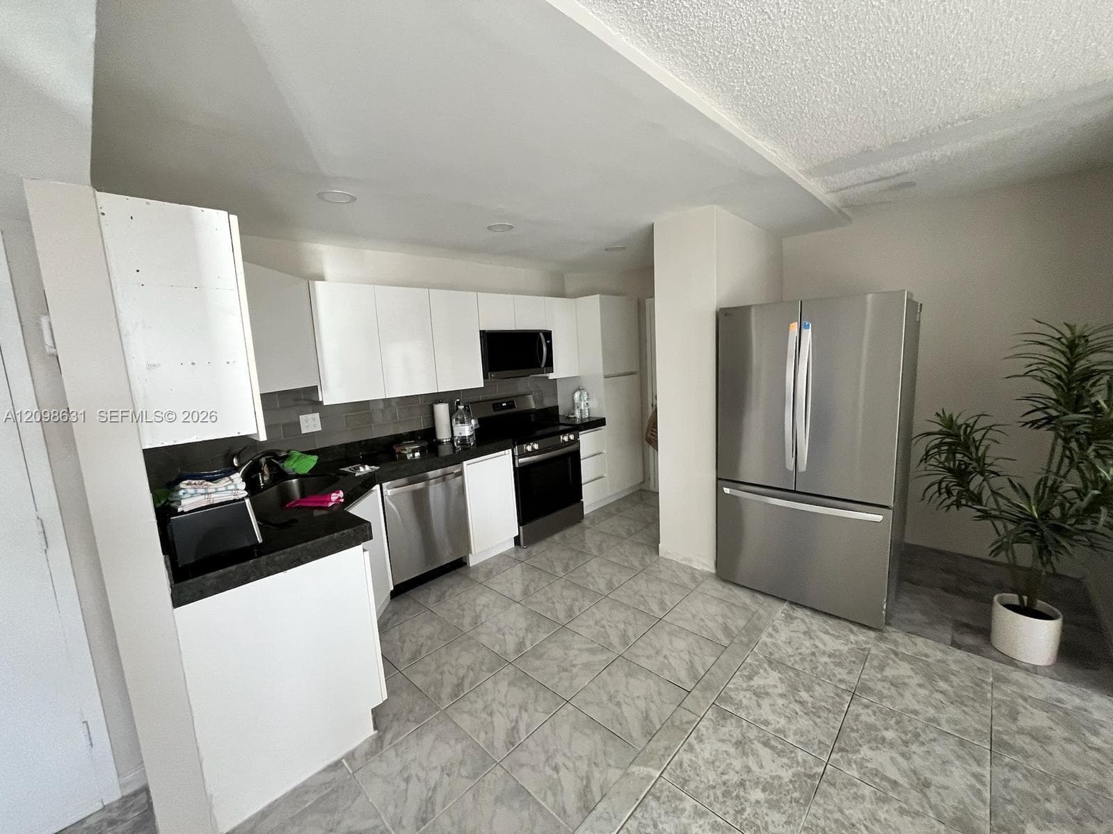 100 Golden Isles Dr 909 photo 4