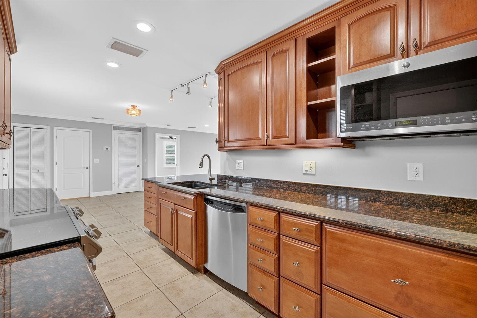 624 SW SAINT LUCIE Crescent 308 photo 21