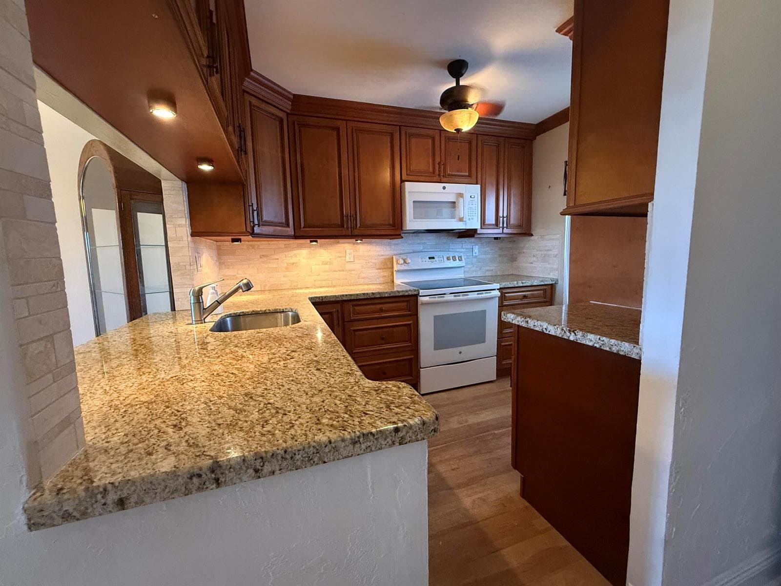 1427 E Hillsboro Boulevard Apt 528 photo 4