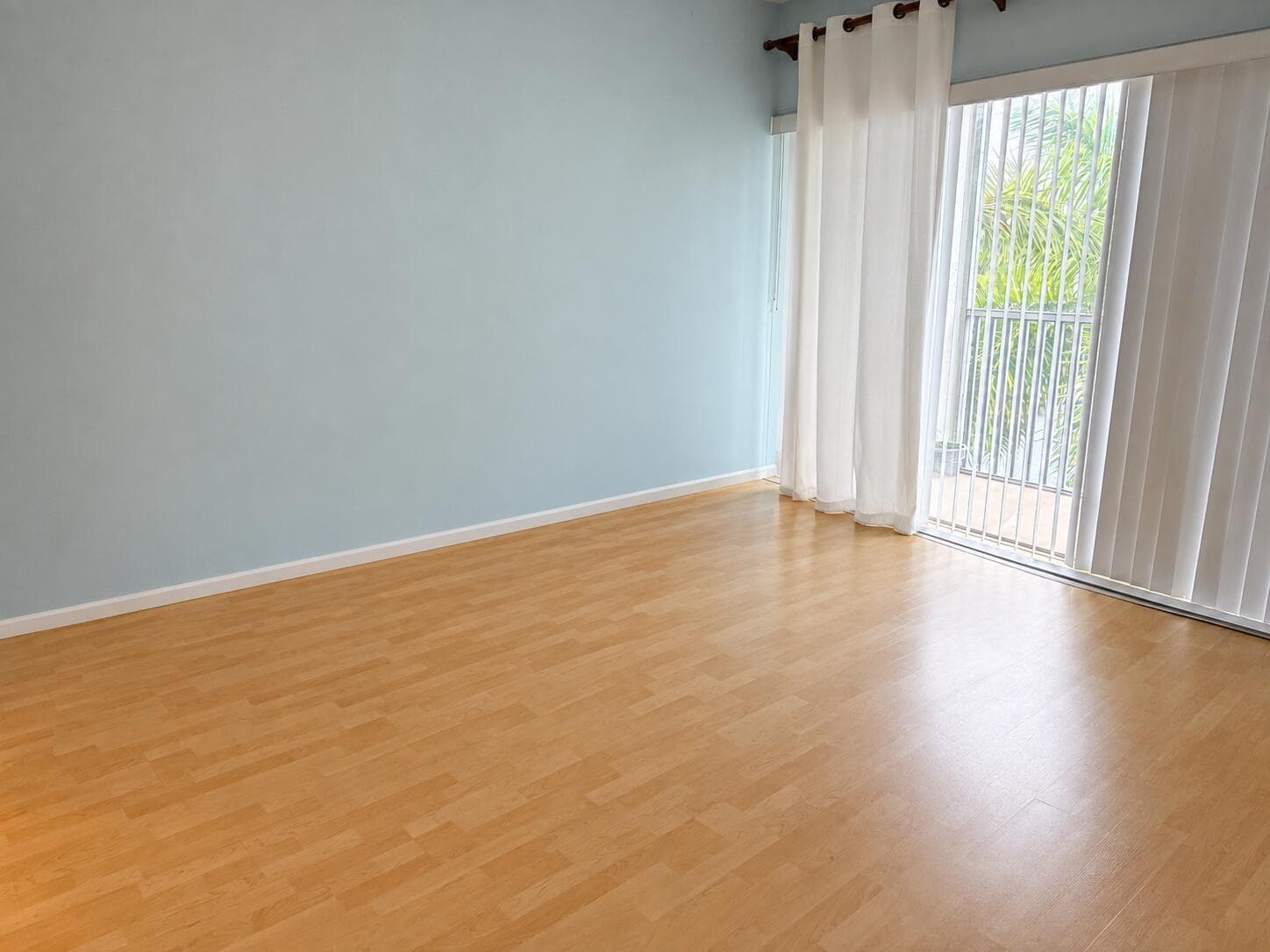 1427 E Hillsboro Boulevard Apt 528 photo 8