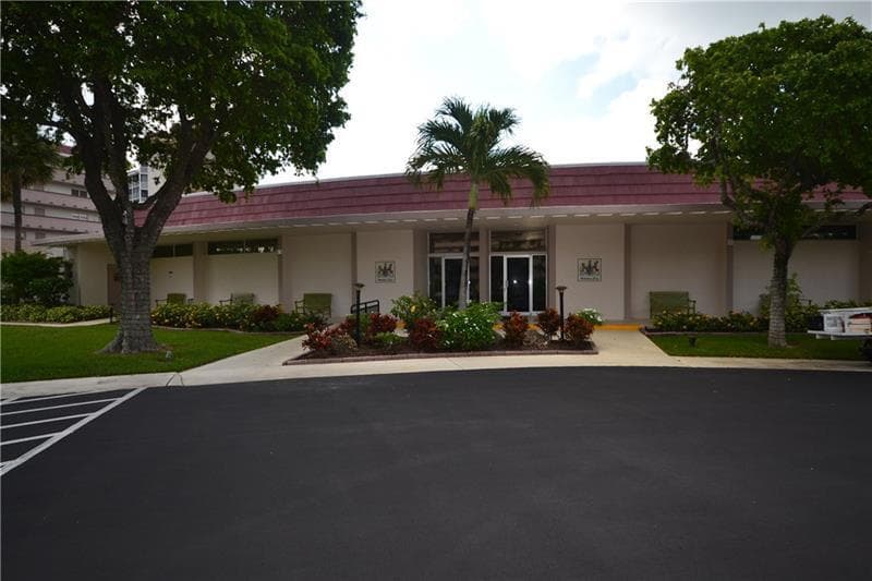 1427 E Hillsboro Boulevard Apt 528 photo 21