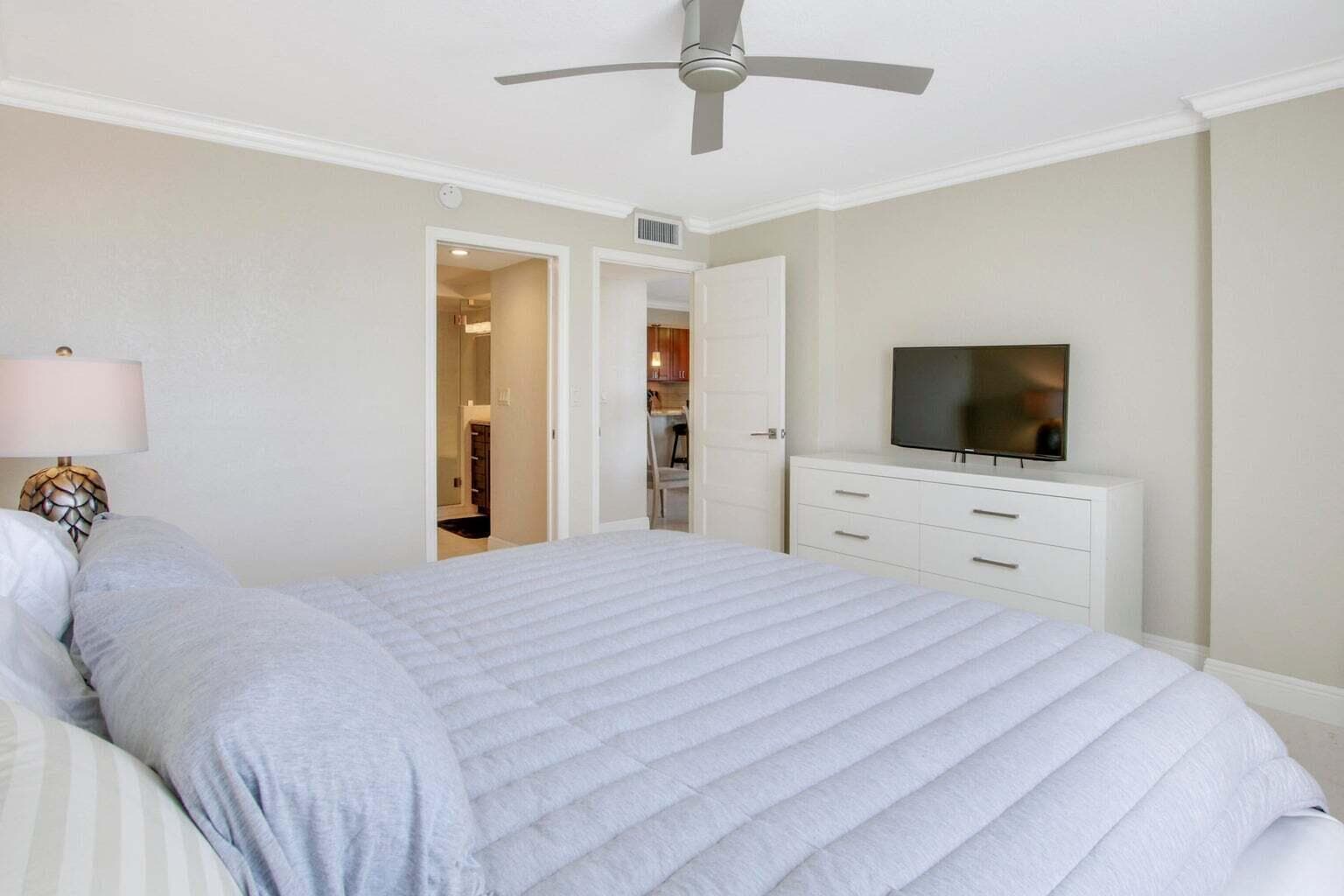 8 Royal Palm Way 2010 photo 17