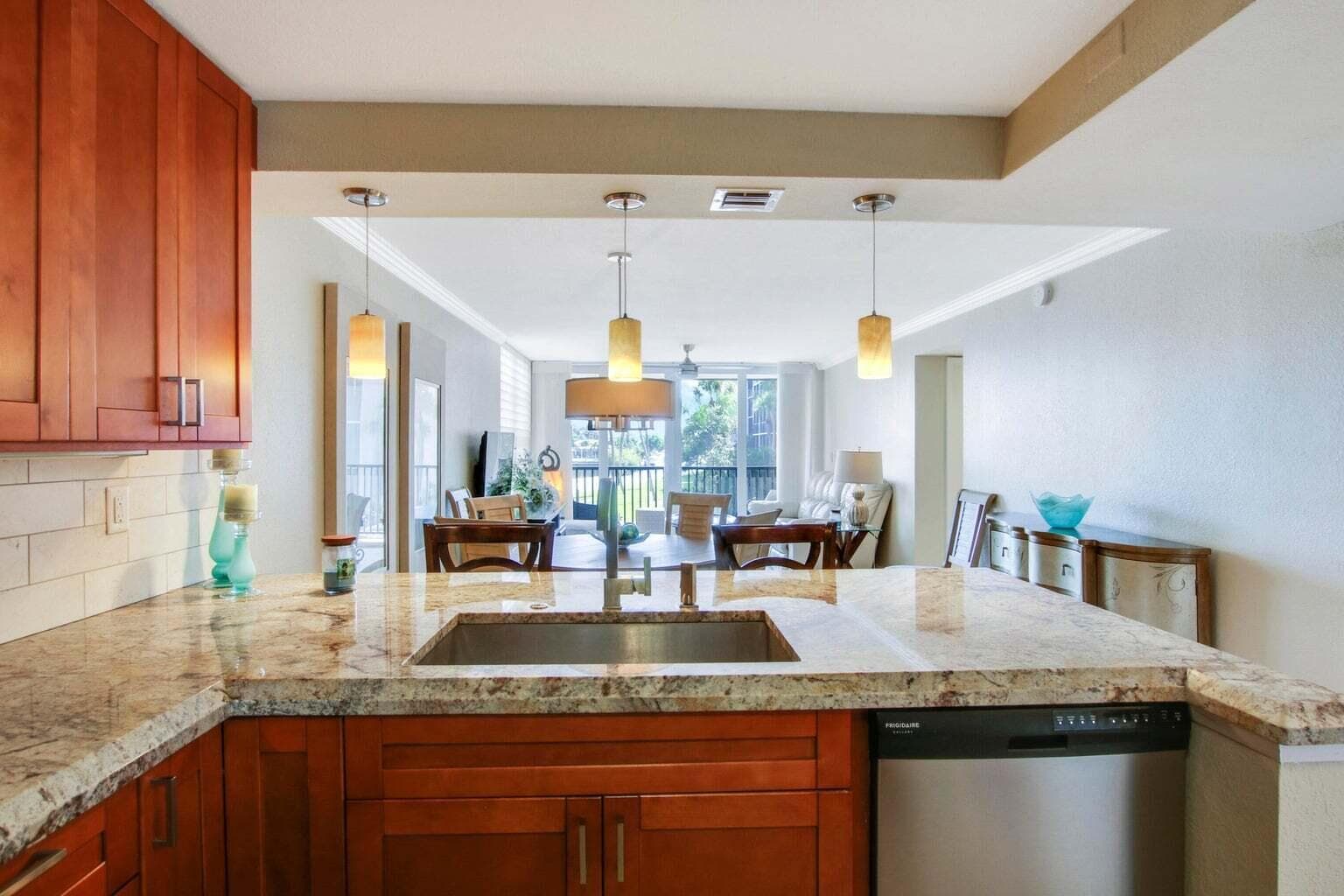 8 Royal Palm Way 2010 photo 5