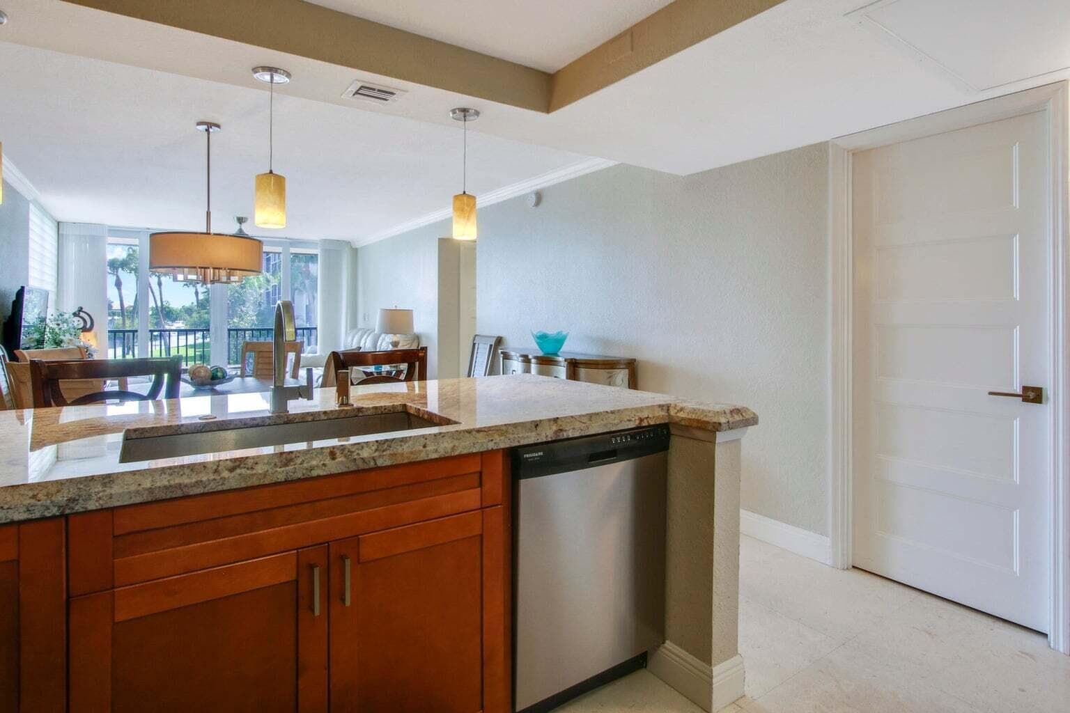 8 Royal Palm Way 2010 photo 4