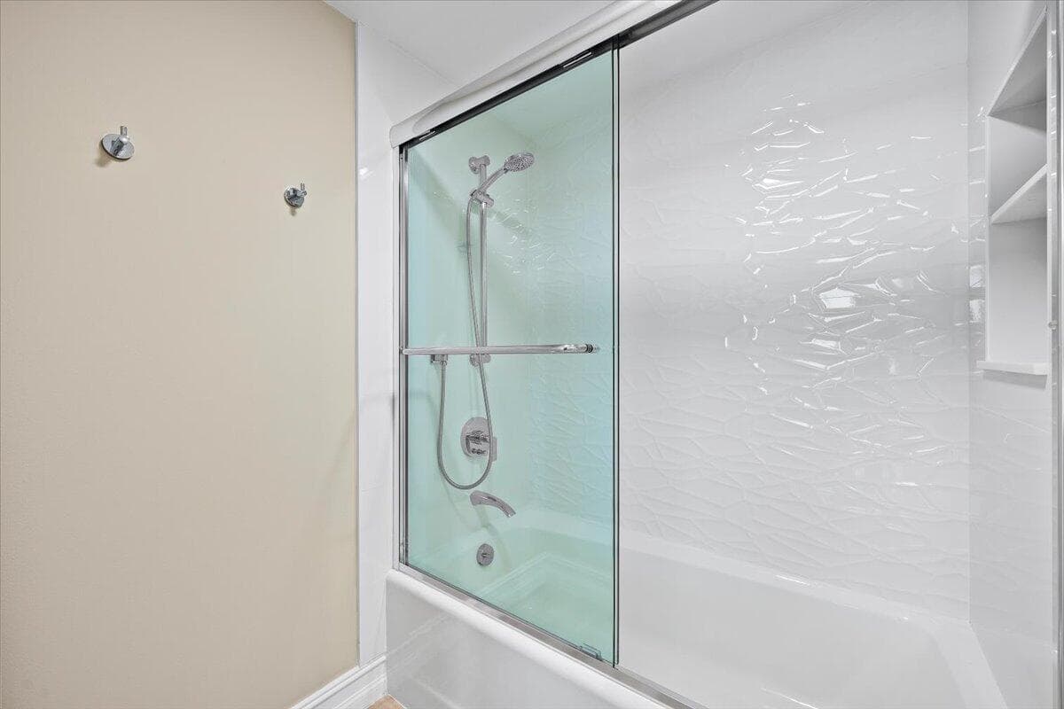 100 LAKESHORE Drive 2156 photo 23