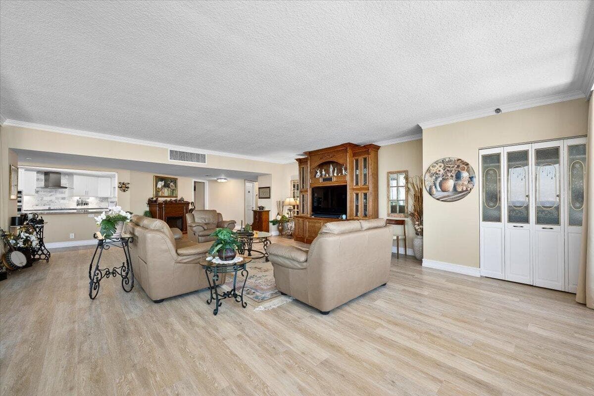 100 LAKESHORE Drive 2156 photo 6