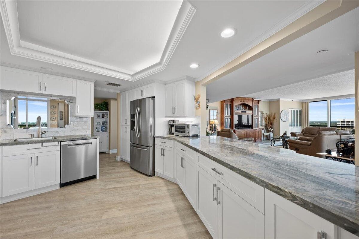 100 LAKESHORE Drive 2156 photo 12