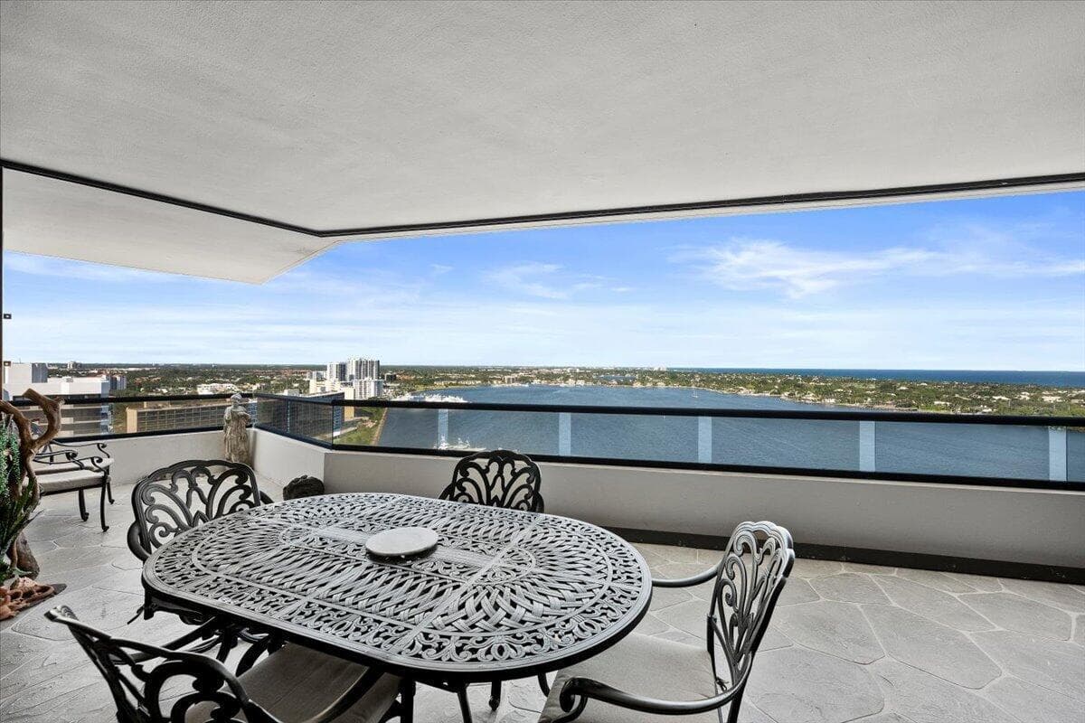 100 LAKESHORE Drive 2156 photo 22