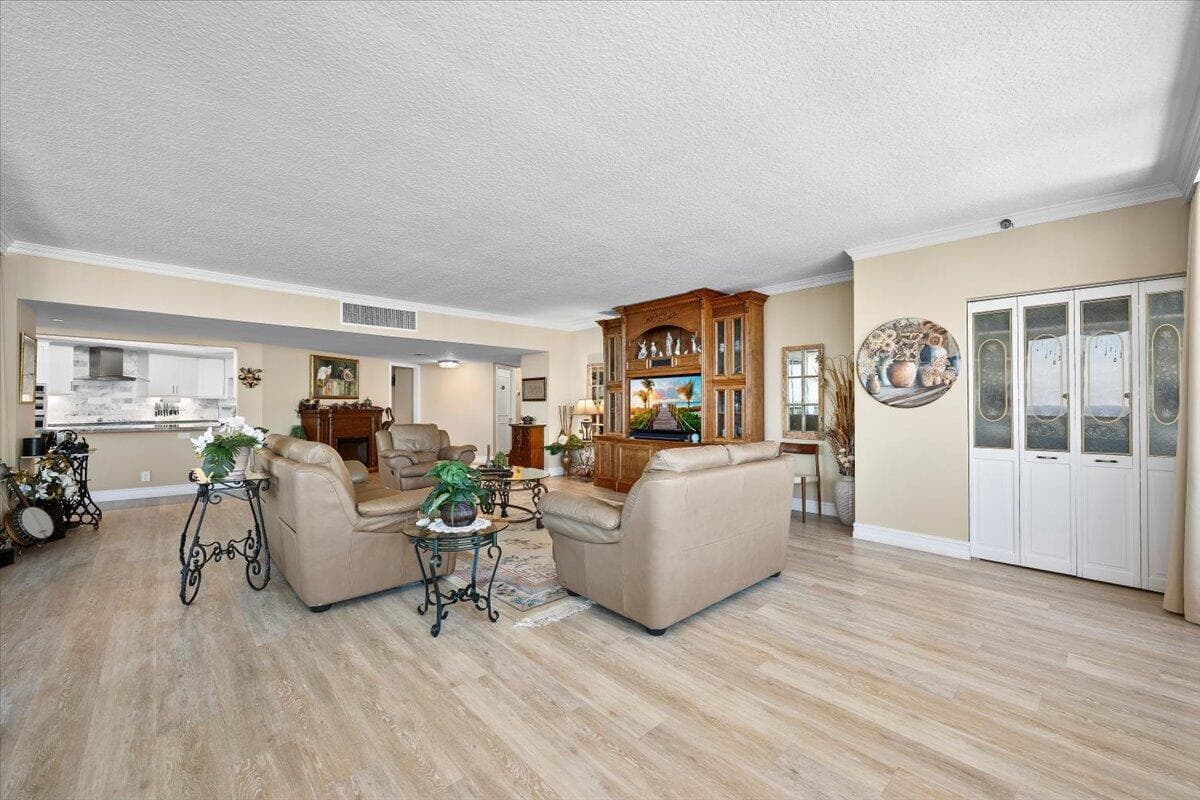 100 LAKESHORE Drive 2156 photo 7