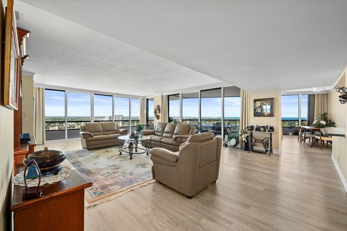 100 LAKESHORE Drive 2156 photo 3