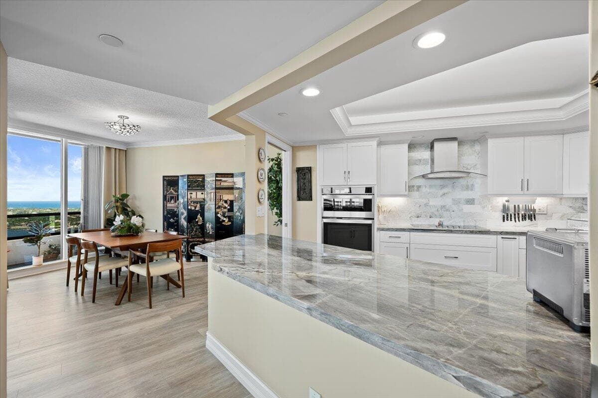 100 LAKESHORE Drive 2156 photo 9