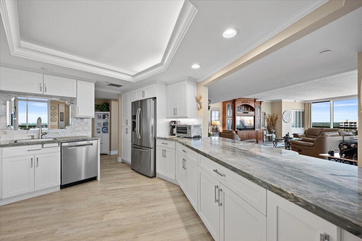 100 LAKESHORE Drive 2156 photo 14