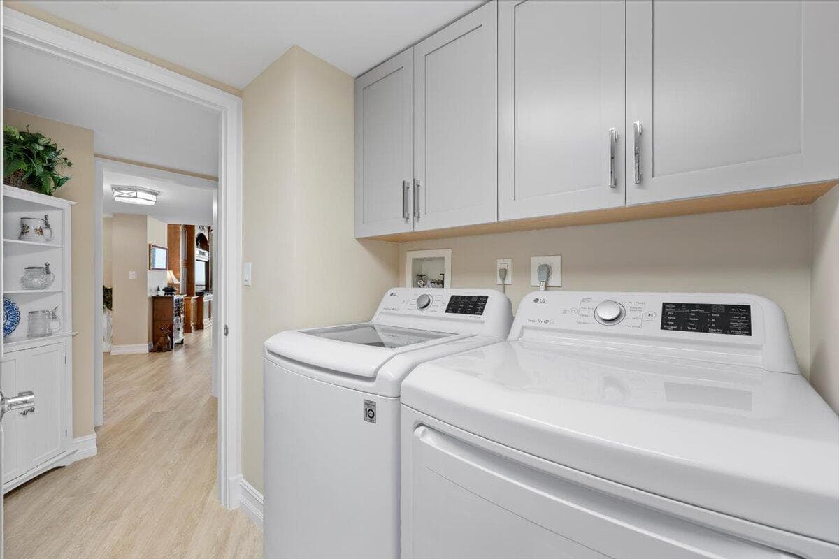100 LAKESHORE Drive 2156 photo 15