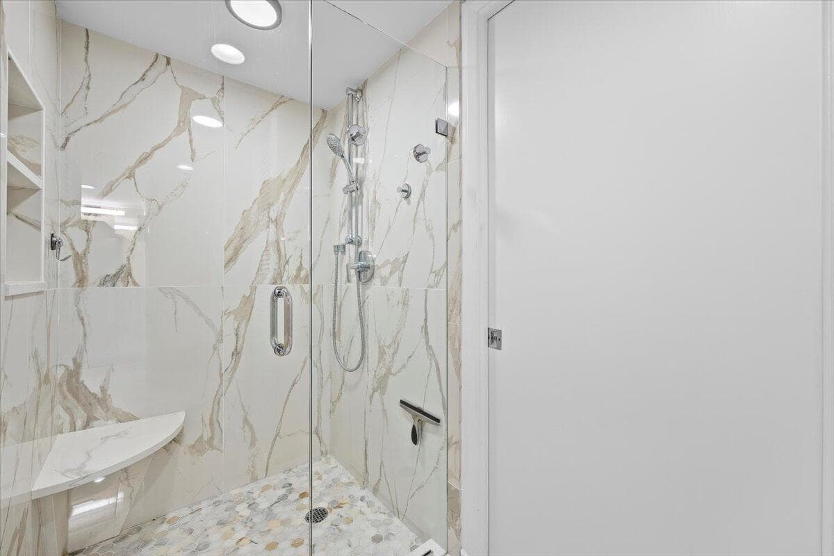 100 LAKESHORE Drive 2156 photo 25