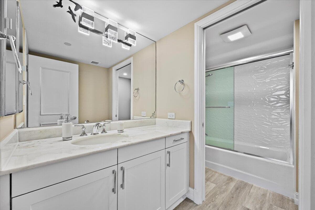 100 LAKESHORE Drive 2156 photo 21