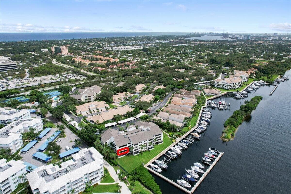 526 OAK HARBOUR Drive 526 photo 2