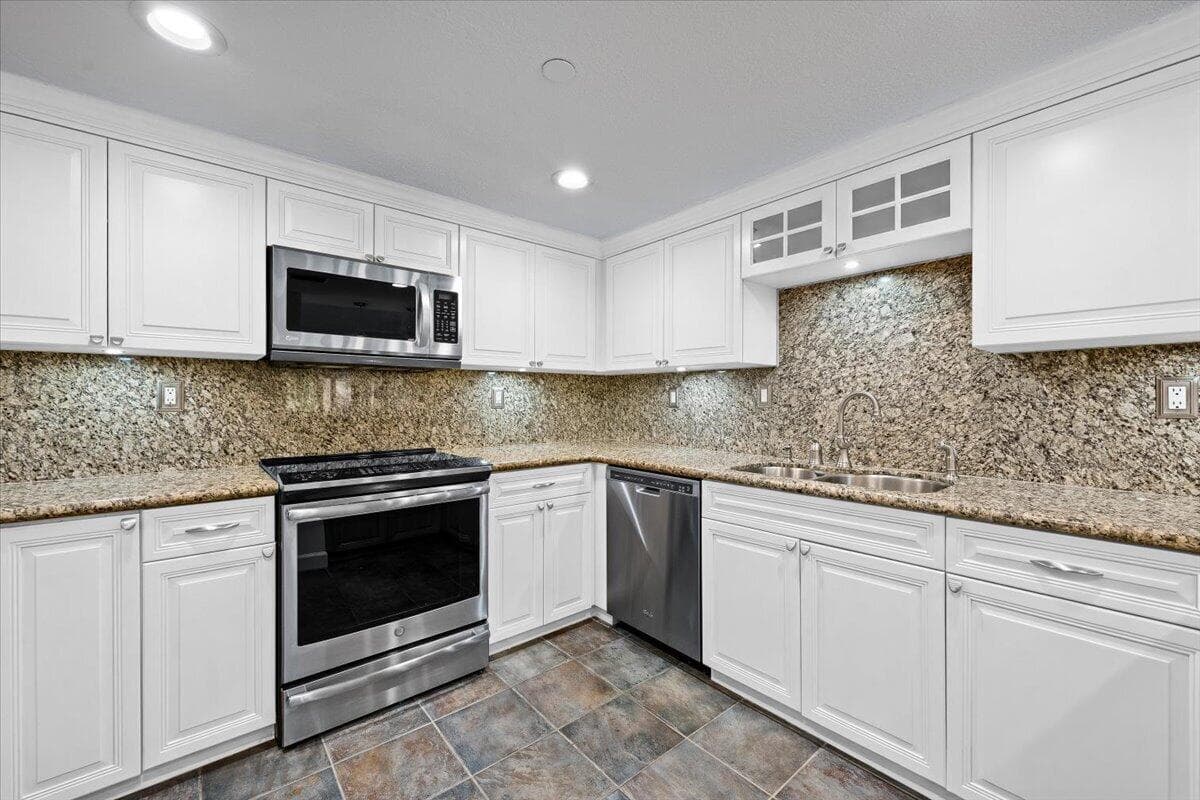 526 OAK HARBOUR Drive 526 photo 16