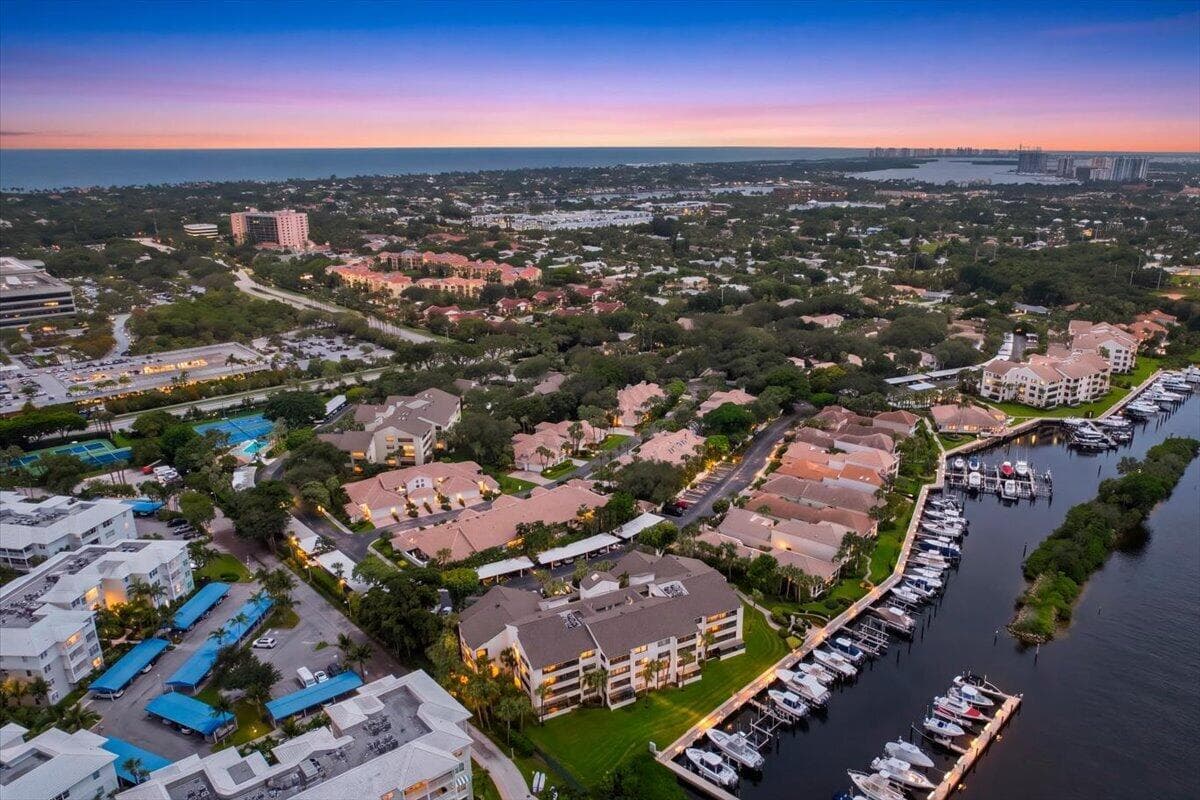 526 OAK HARBOUR Drive 526 photo 1