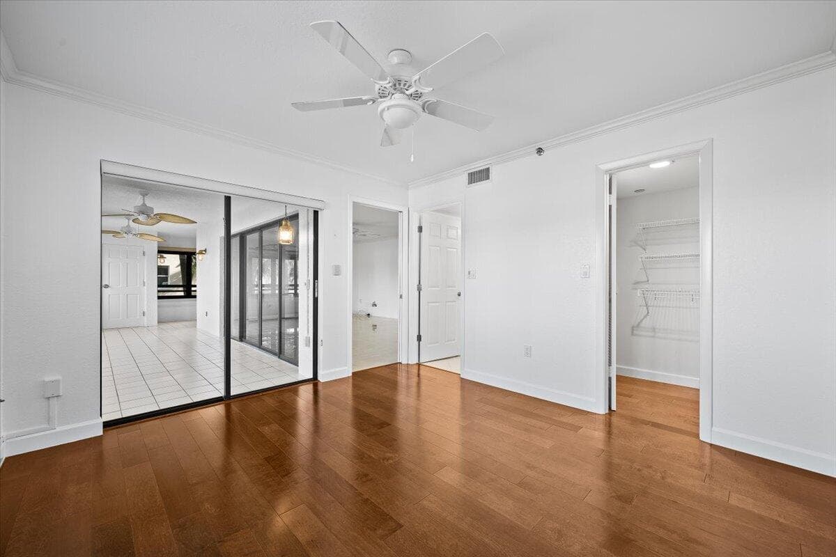 526 OAK HARBOUR Drive 526 photo 18