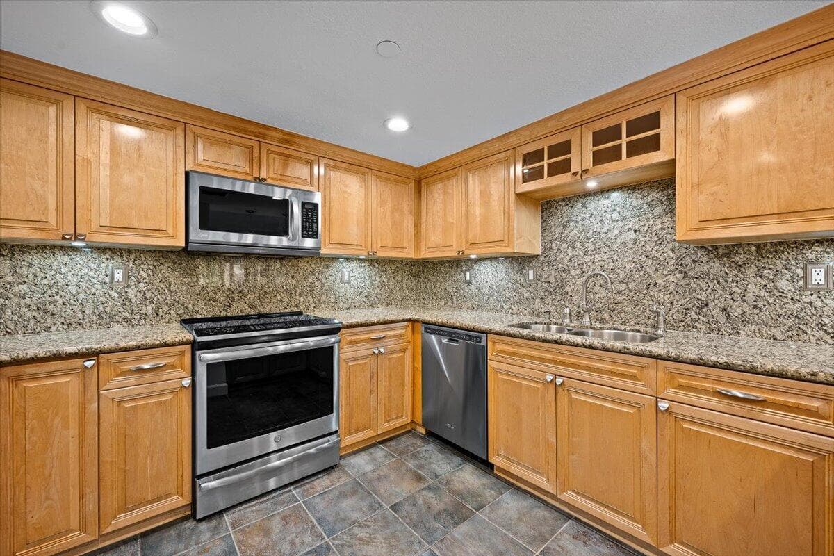 526 OAK HARBOUR Drive 526 photo 15