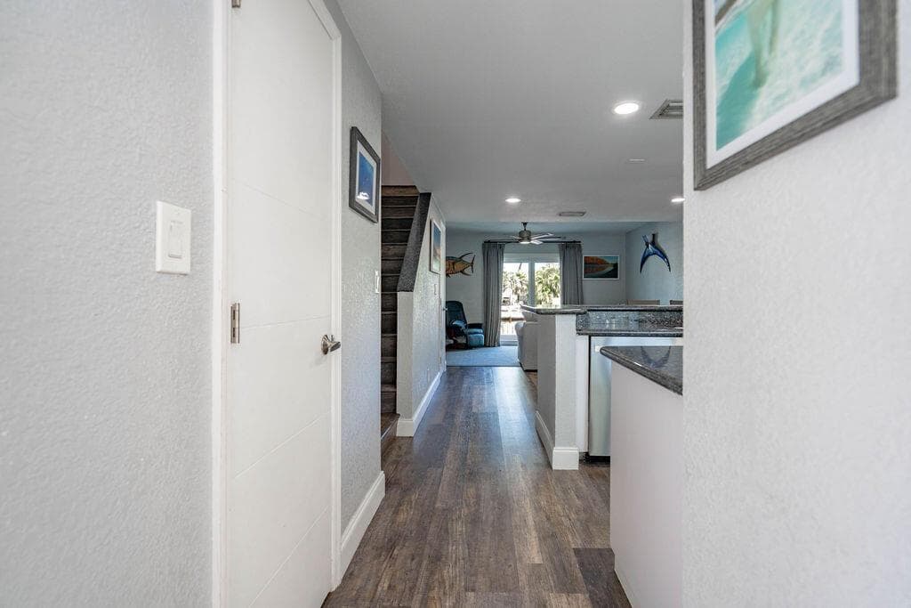 2803 NE 15TH Street 2803 photo 6