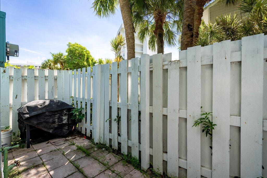2803 NE 15TH Street 2803 photo 9