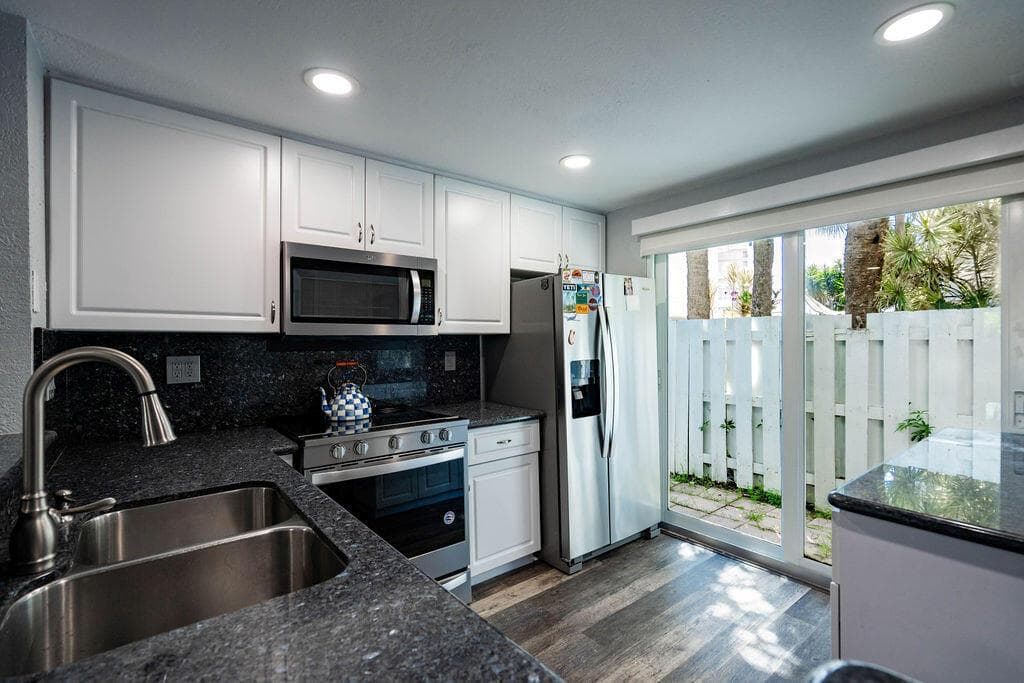 2803 NE 15TH Street 2803 photo 8