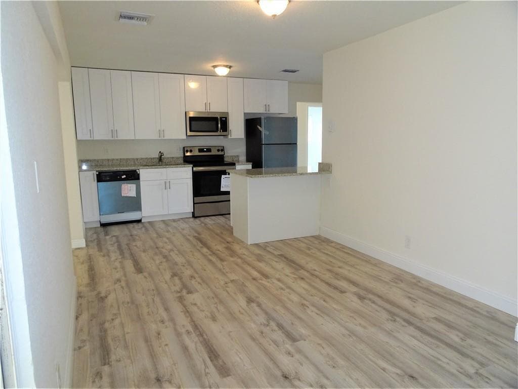 2230 AVENUE H W photo 6