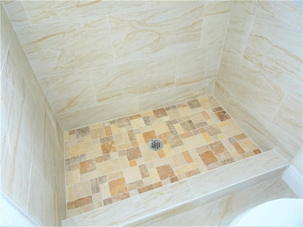 2230 AVENUE H W photo 13