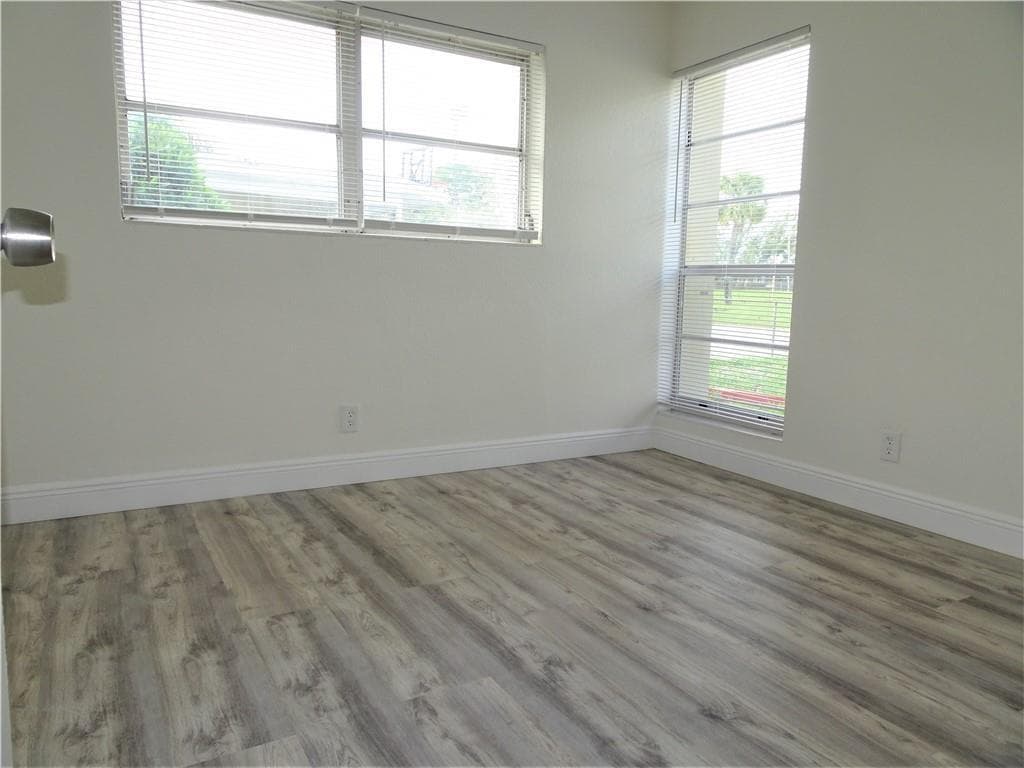 2230 AVENUE H W photo 16