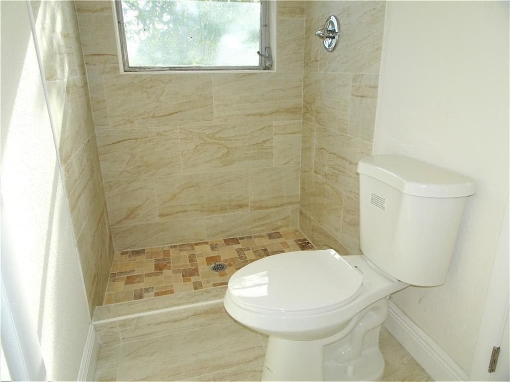 2230 AVENUE H W photo 12