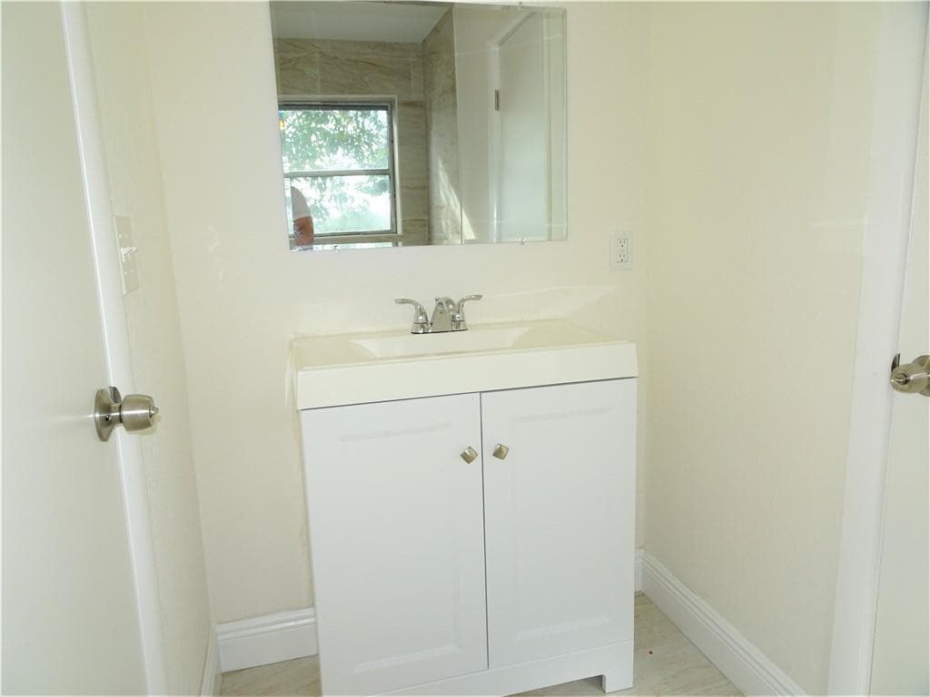 2230 AVENUE H W photo 14