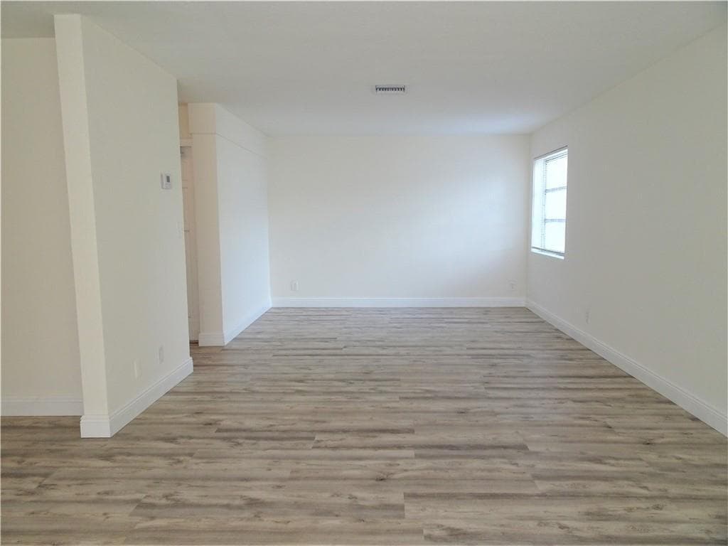 2230 AVENUE H W photo 4