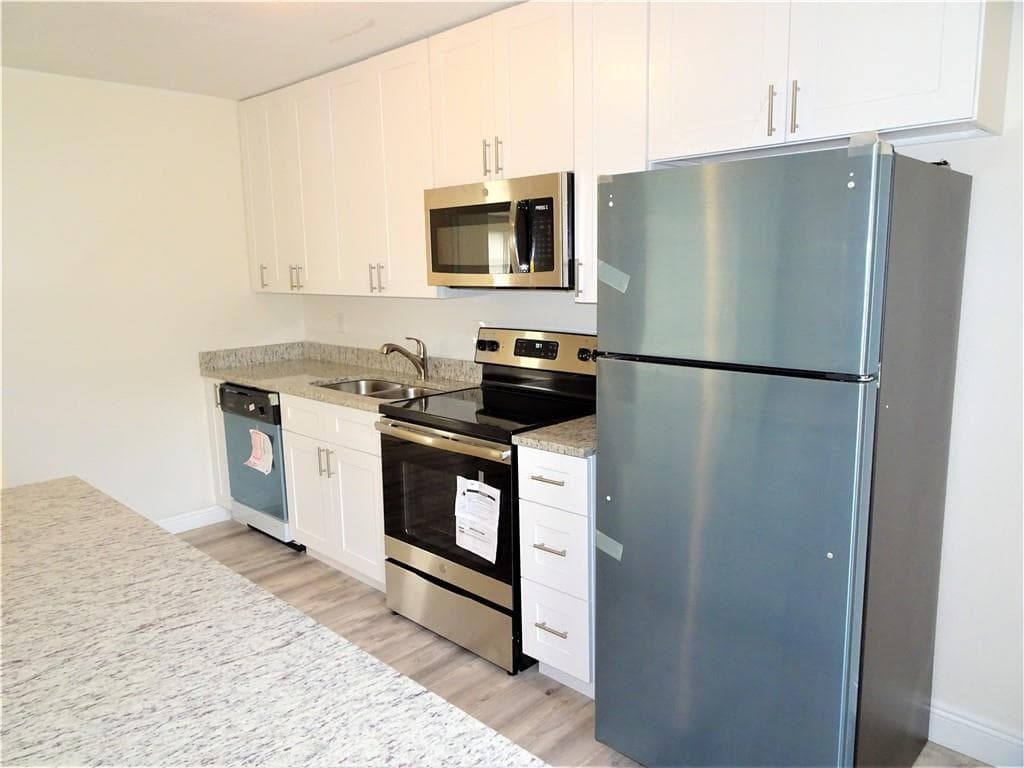 2230 AVENUE H W photo 8