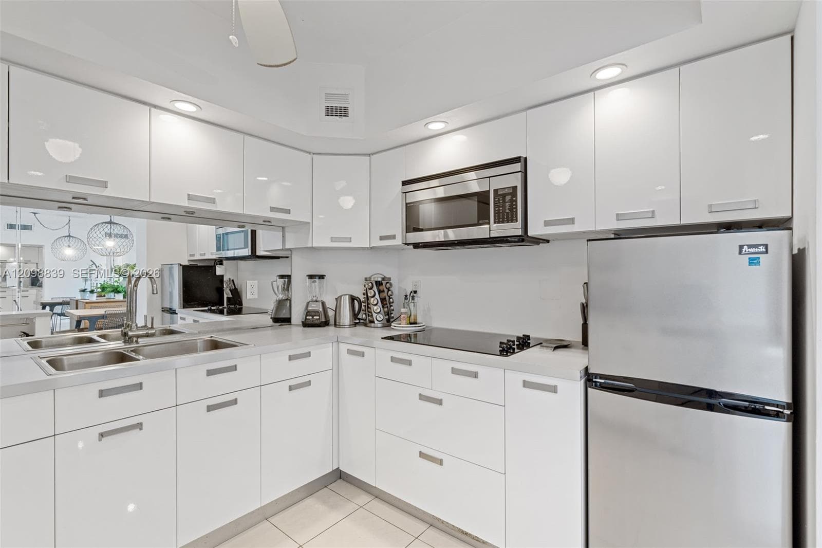 300 Bayview Dr 1710 photo 9