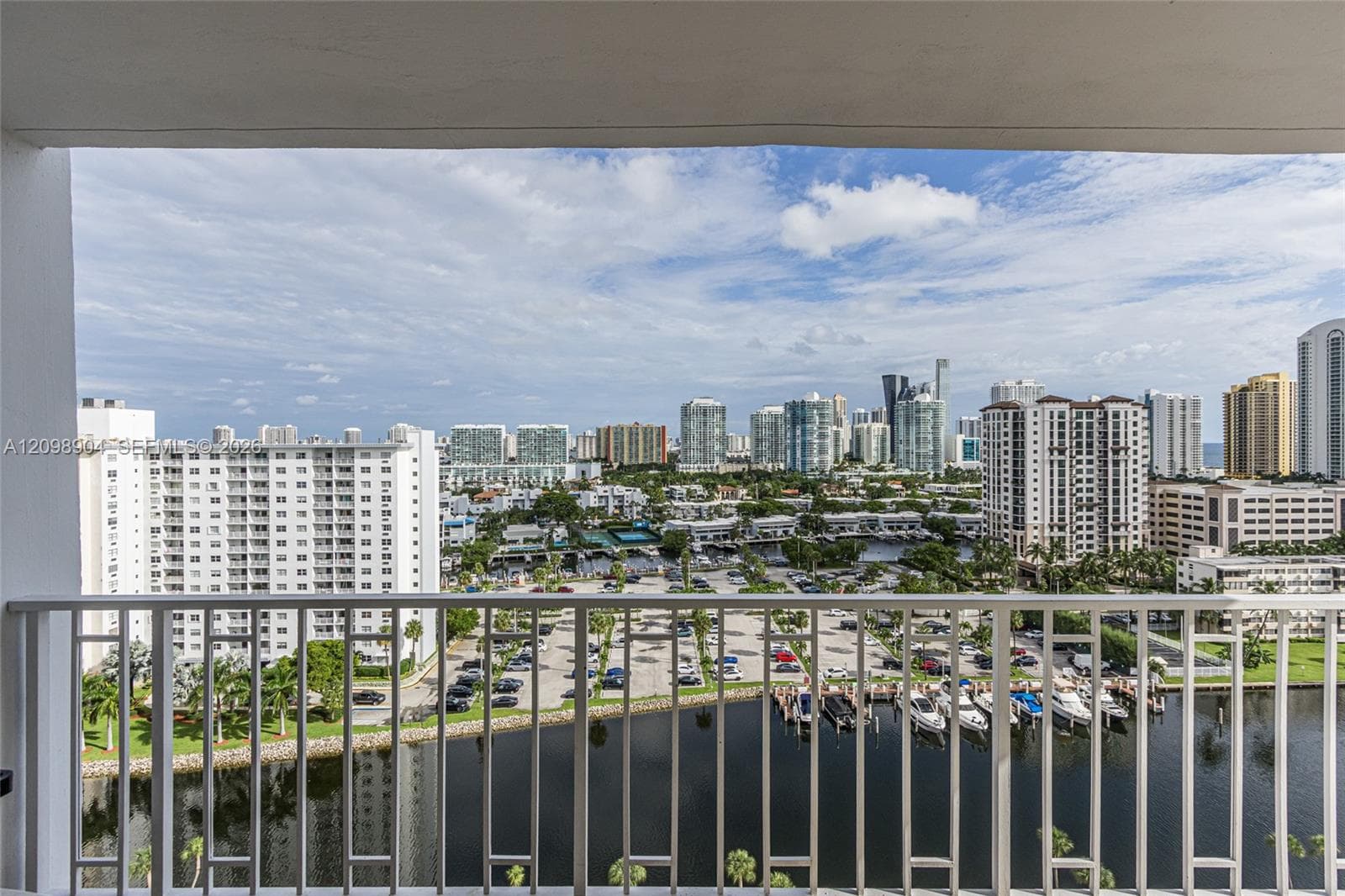 500 Bayview Dr 1631 photo 3