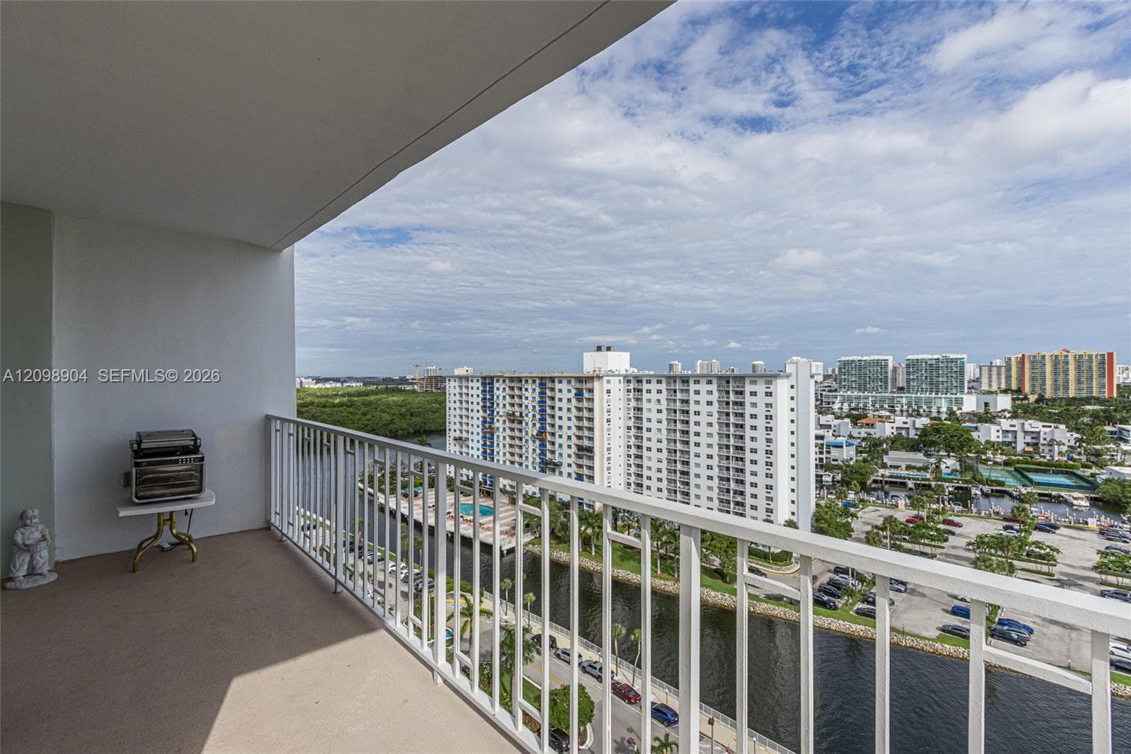 500 Bayview Dr 1631 photo 5