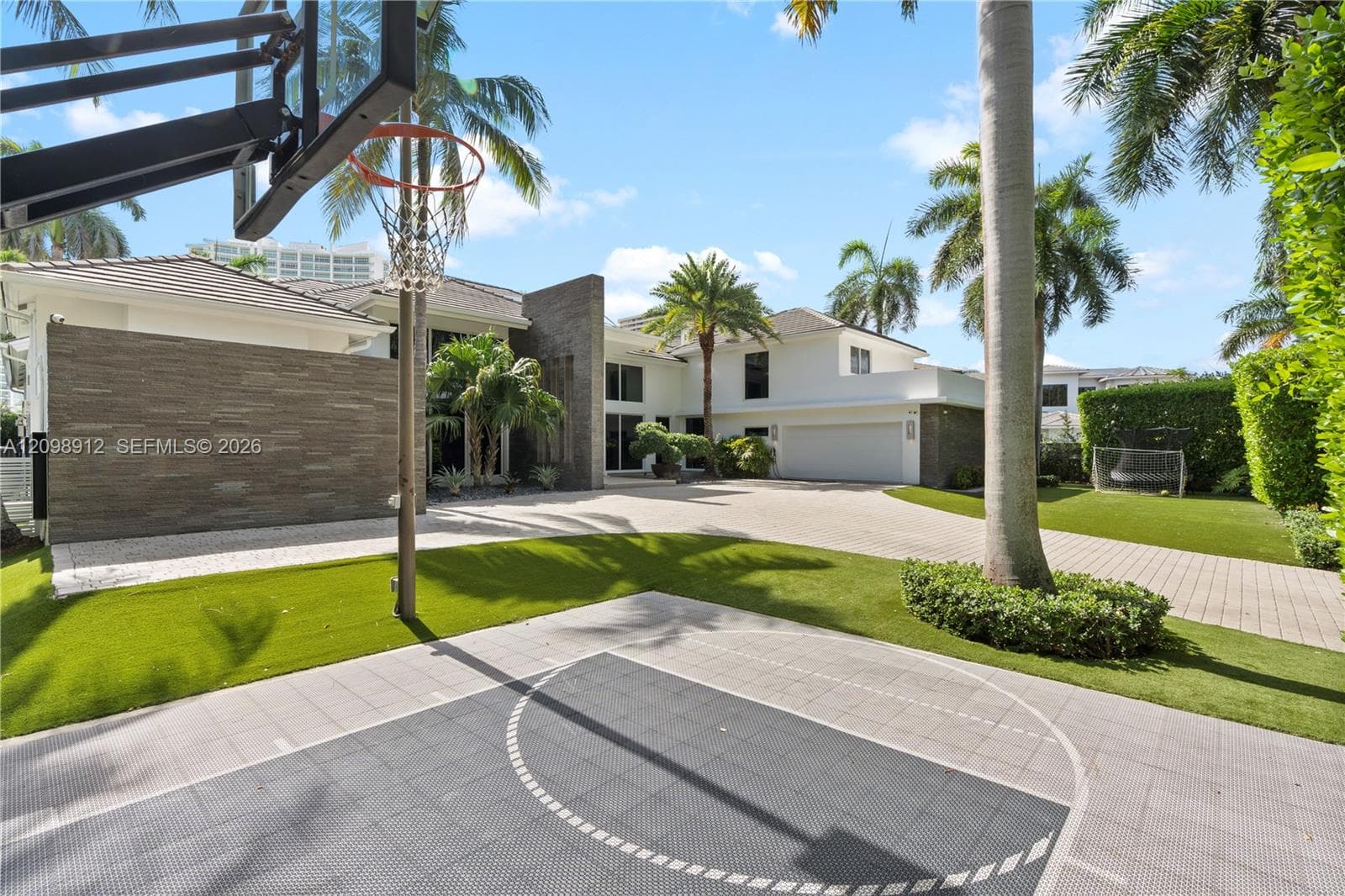 224 S ISLAND 3