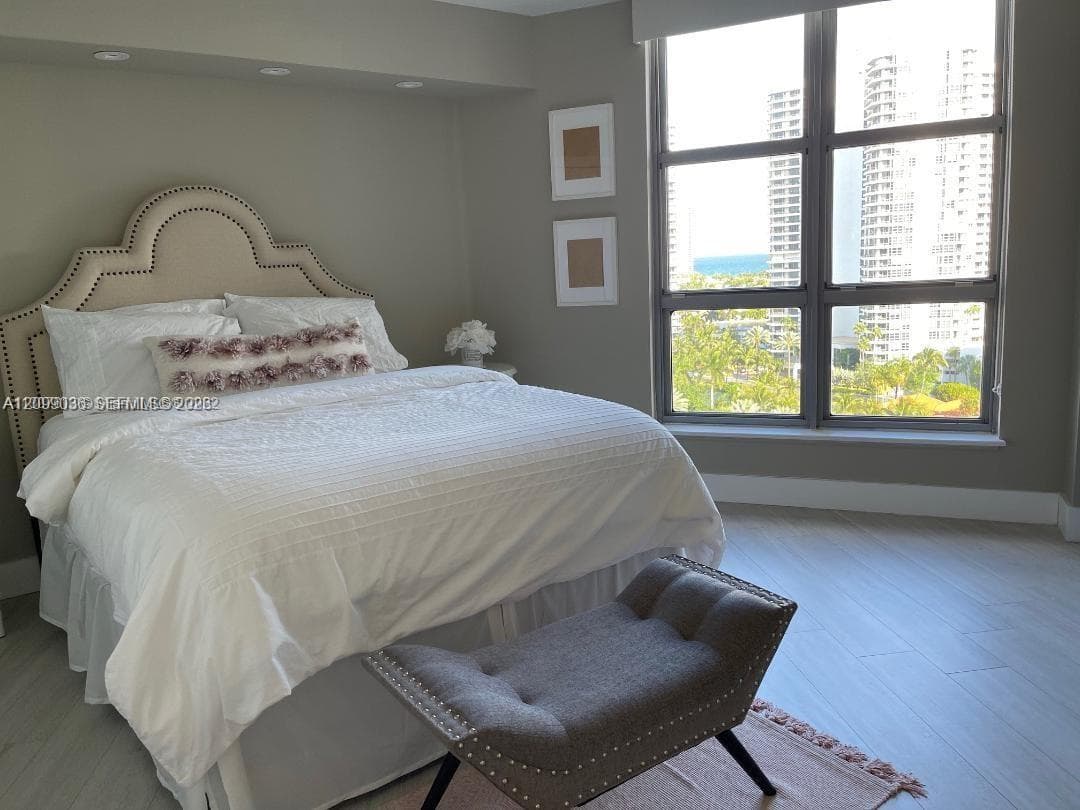 3500 Mystic Pointe Dr 1507 photo 9
