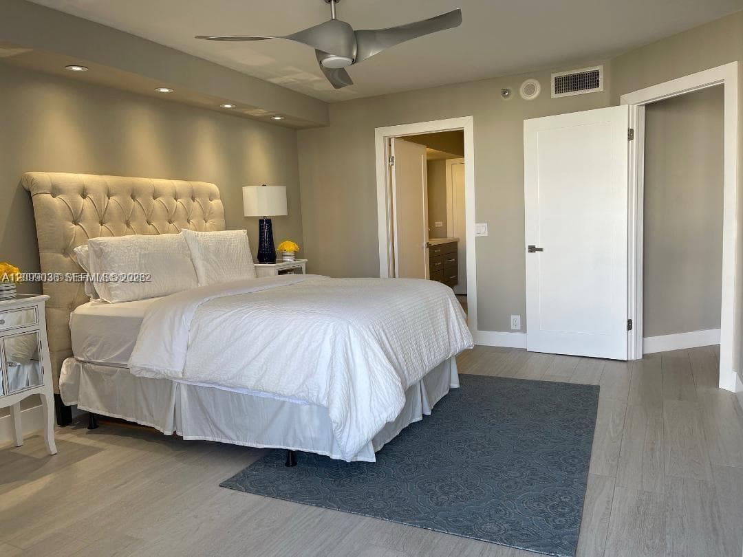 3500 Mystic Pointe Dr 1507 photo 14