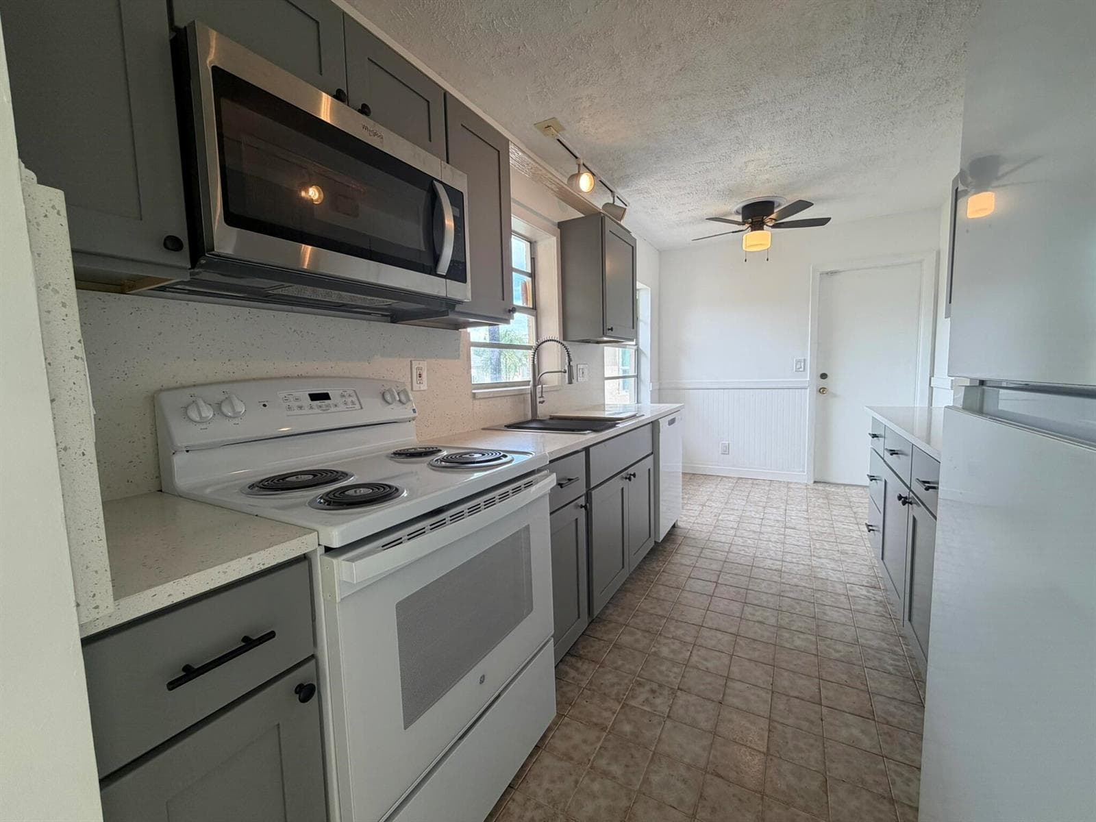 7240 Pineforest Circle photo 7