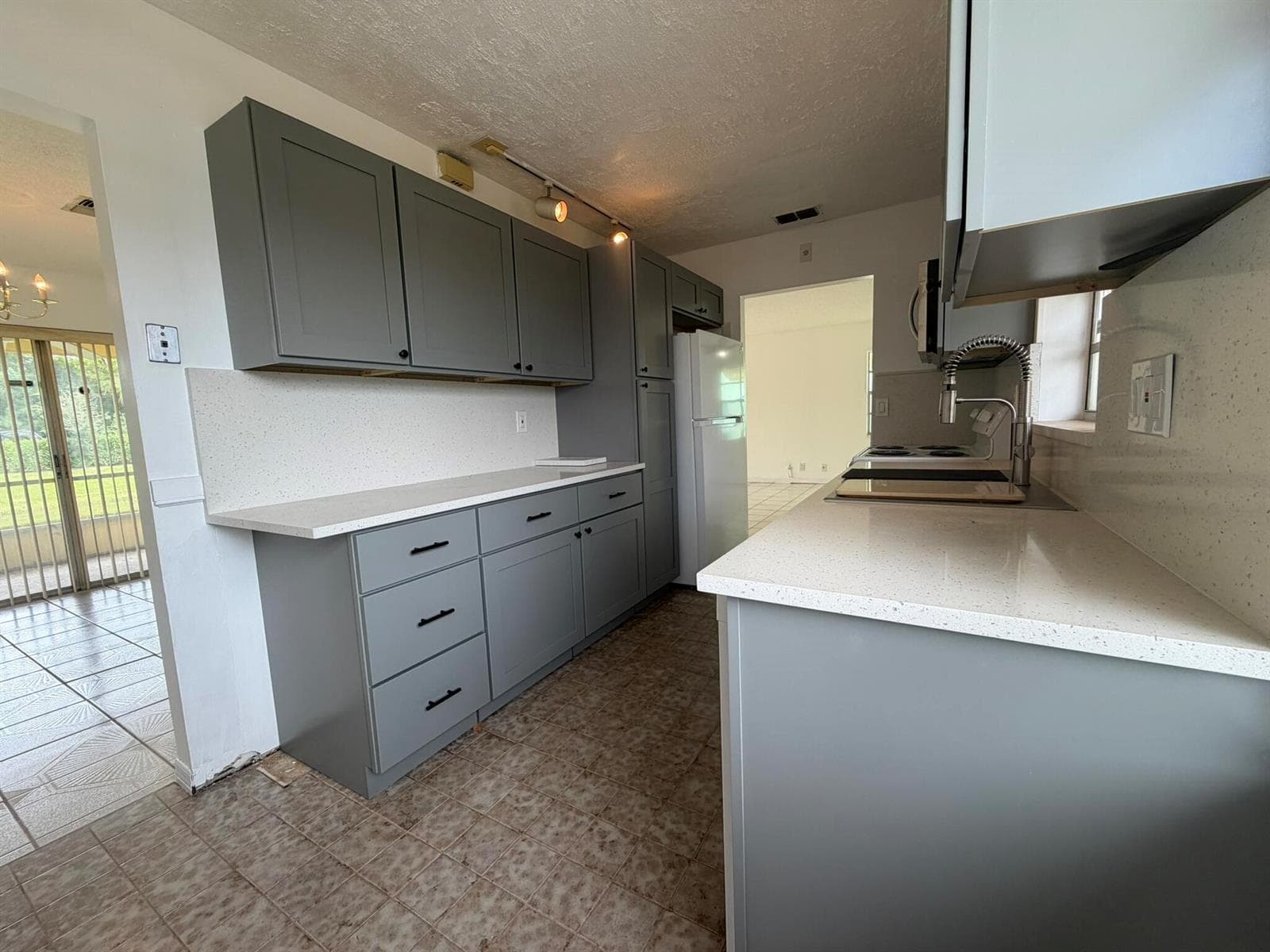7240 Pineforest Circle photo 10