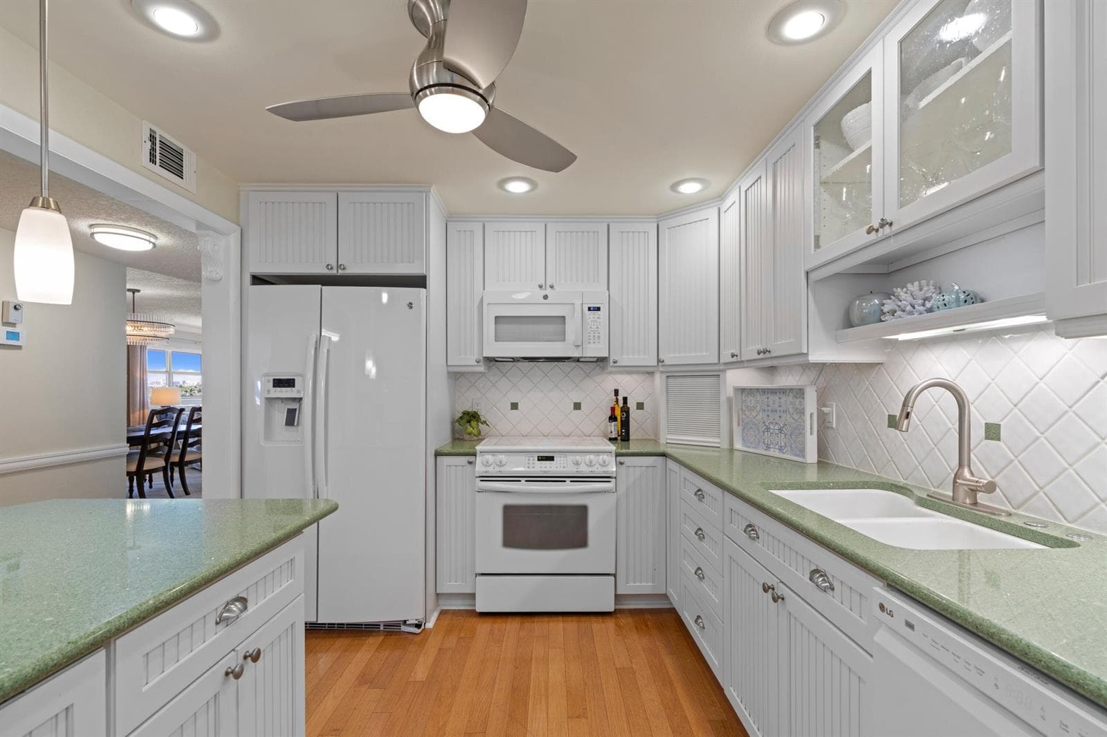 711 N RIVERSIDE Drive 401 photo 12