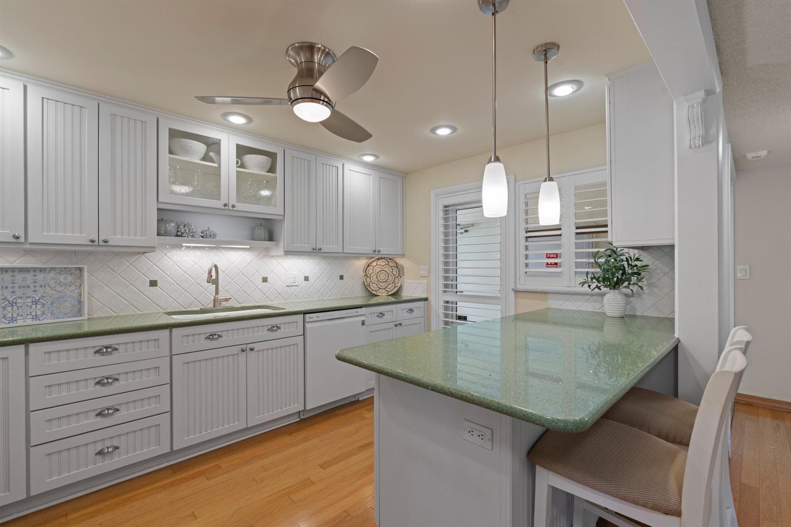 711 N RIVERSIDE Drive 401 photo 10