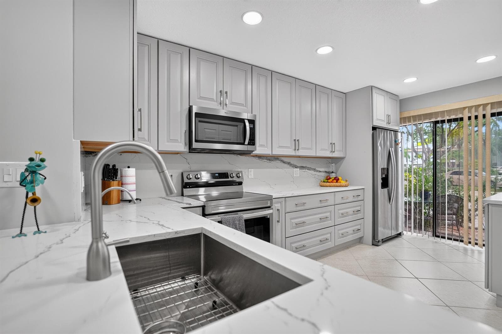 400 CANAL Point S 130 photo 12