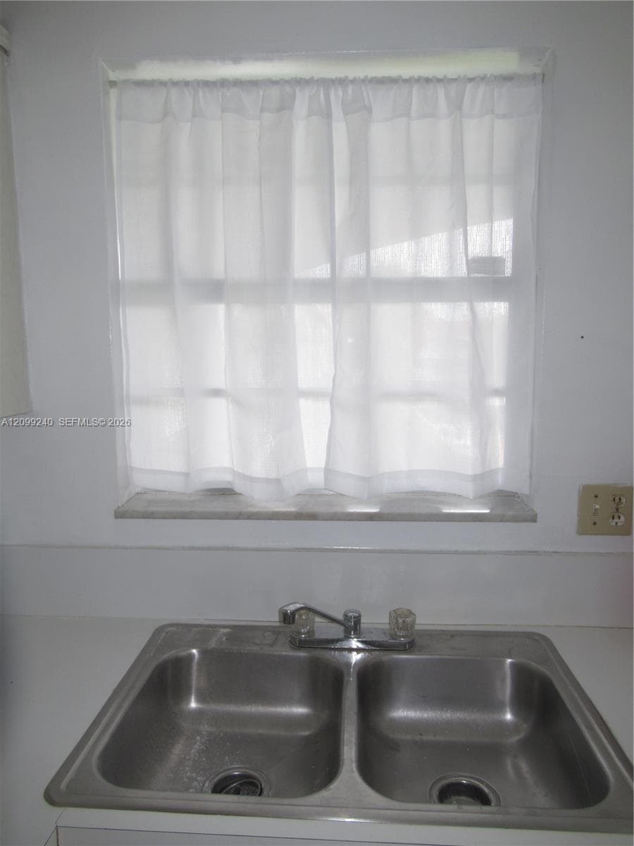 581 Blue Heron Dr 309-B photo 17