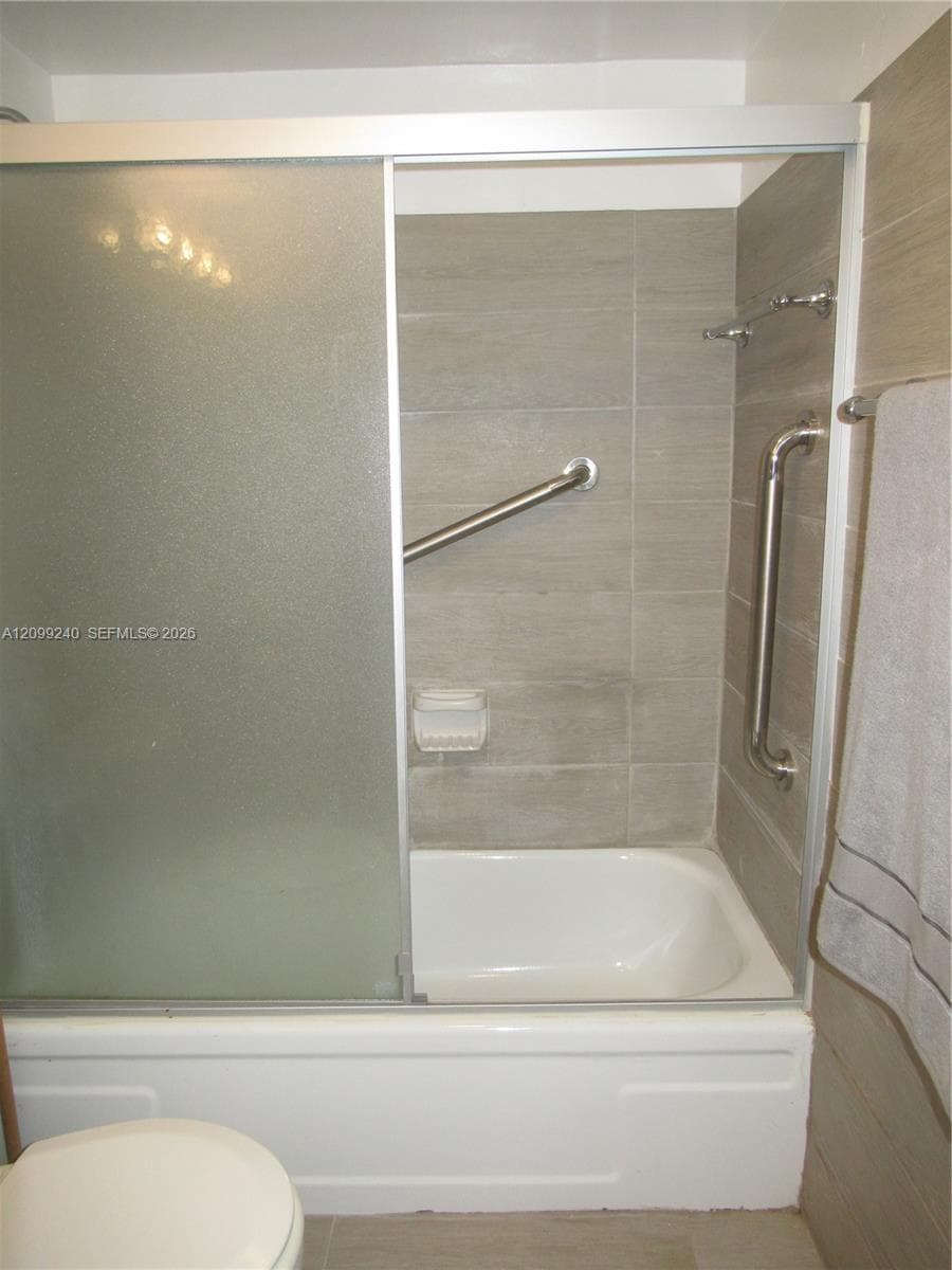 581 Blue Heron Dr 309-B photo 22